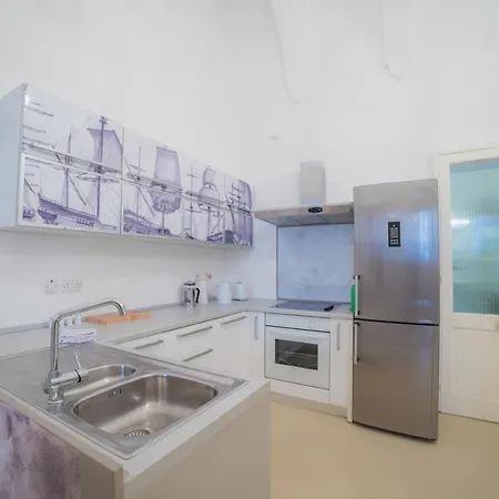 Spacious With Private Garden