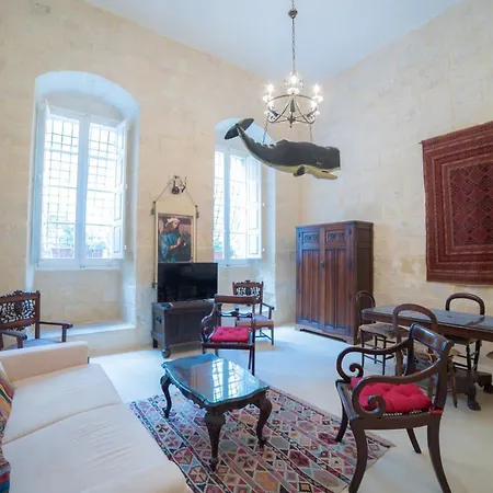 Spacious With Private Garden * Valletta