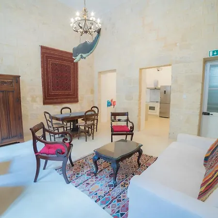 Spacious With Private Garden *