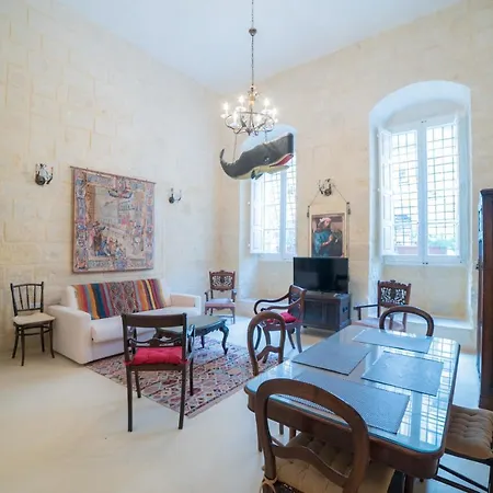 Spacious With Private Garden * La Valeta